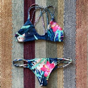 Stone Fox Swim top Hawaiian print size small
